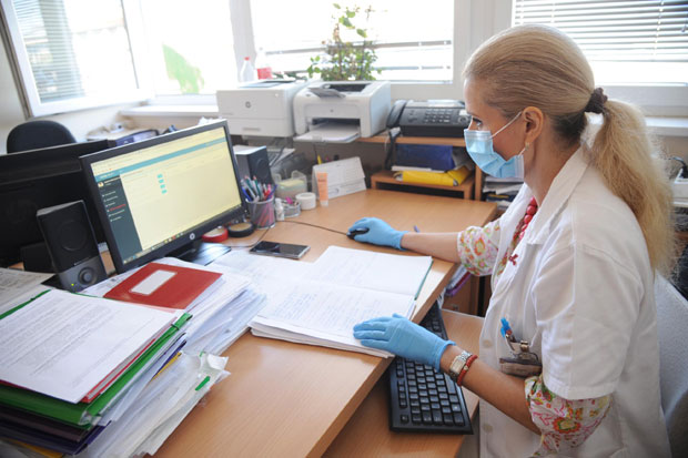 Радили и посао детектива, трагали за контактима оболелих, дан и ноћ ловили вирус: Стручњаци Градског завода за јавно здравље Београда на првој линији борбе против короне